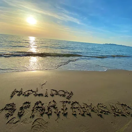 Holidays Apartament Golem (Tirana)